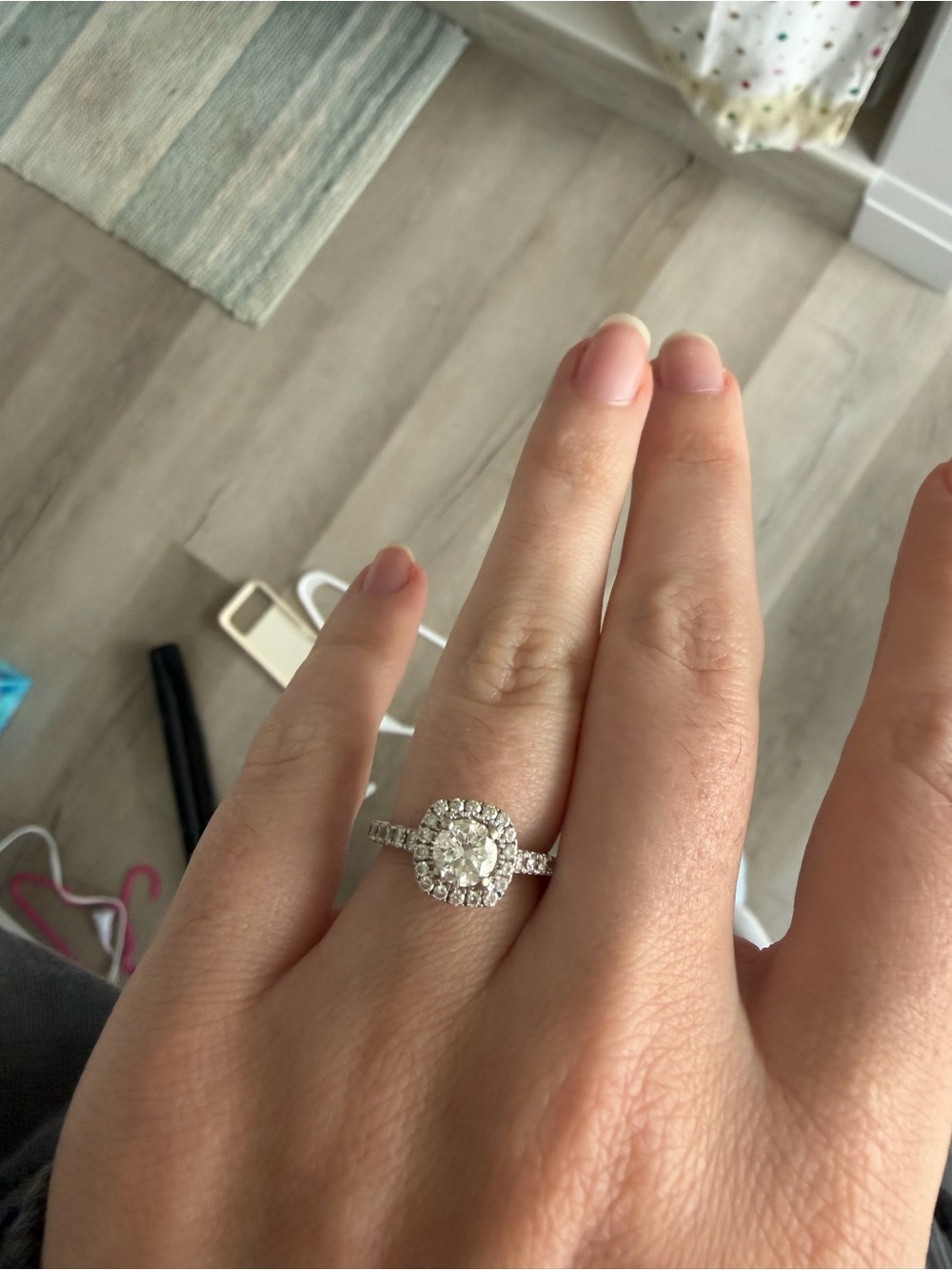 Engagement ring - Picture 2 of 4